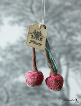 Laden Sie das Bild in den Galerie-Viewer, Spun Cotton Ornament Cherry