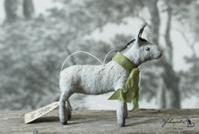 Laden Sie das Bild in den Galerie-Viewer, Spun Cotton Ornament Donkey