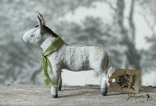 Laden Sie das Bild in den Galerie-Viewer, Spun Cotton Ornament Donkey
