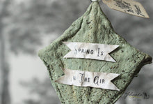 Laden Sie das Bild in den Galerie-Viewer, Spun Cotton Ornament Kite &quot;Spring&quot;