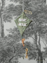 Laden Sie das Bild in den Galerie-Viewer, Spun Cotton Ornament Kite &quot;Spring&quot;