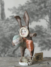 Laden Sie das Bild in den Galerie-Viewer, Standing Bunny with Mint Egg