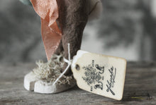Laden Sie das Bild in den Galerie-Viewer, Standing Bunny with Mint Egg
