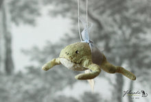Laden Sie das Bild in den Galerie-Viewer, Spun Cotton Ornament Mini Frog with Blue Ribbon