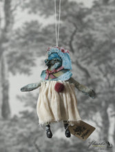 Laden Sie das Bild in den Galerie-Viewer, Spun Cotton Ornament Songbird Granny with Red Pompom