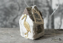 Laden Sie das Bild in den Galerie-Viewer, Spun Cotton Ornament Croocked House &quot;Alsace&quot; with Stork