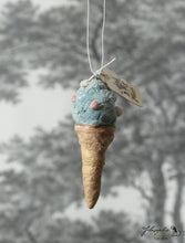 Laden Sie das Bild in den Galerie-Viewer, Spun Cotton Ornament Ice Cream Mint