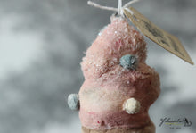 Laden Sie das Bild in den Galerie-Viewer, Spun Cotton Ornament Ice Cream Pink