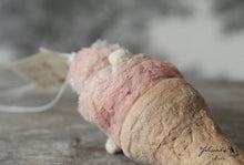 Laden Sie das Bild in den Galerie-Viewer, Spun Cotton Ornament Ice Cream Pink