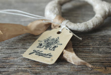 Laden Sie das Bild in den Galerie-Viewer, Spun Cotton Ornament Key Silver