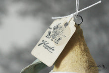 Laden Sie das Bild in den Galerie-Viewer, Spun Cotton Ornament Lemon with Quote
