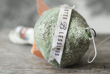 Laden Sie das Bild in den Galerie-Viewer, Spun Cotton Ornament Green Mushroom &quot;Easter&quot;