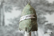 Laden Sie das Bild in den Galerie-Viewer, Spun Cotton Ornament Green Mushroom &quot;Spring&quot;