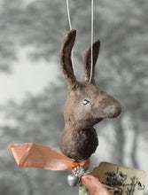 Laden Sie das Bild in den Galerie-Viewer, Spun Cotton Ornament Bunny Rattle Green with Bell