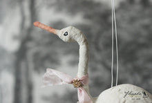 Laden Sie das Bild in den Galerie-Viewer, Spun Cotton Ornament Stork with Pink Ribbon