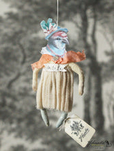 Laden Sie das Bild in den Galerie-Viewer, Spun Cotton Ornament Bird