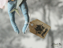 Laden Sie das Bild in den Galerie-Viewer, Spun Cotton Ornament Black Cat with Fish