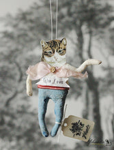 Laden Sie das Bild in den Galerie-Viewer, Spun Cotton Ornament Cat