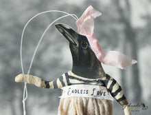 Laden Sie das Bild in den Galerie-Viewer, Spun Cotton Ornament Crow Girl