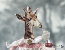 Laden Sie das Bild in den Galerie-Viewer, Spun Cotton Ornament Giraffe &quot;Cake&quot;
