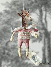 Laden Sie das Bild in den Galerie-Viewer, Spun Cotton Ornament Giraffe &quot;Cake&quot;