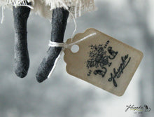 Laden Sie das Bild in den Galerie-Viewer, Spun Cotton Ornament Kakadu Girl