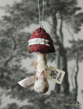 Laden Sie das Bild in den Galerie-Viewer, Spun Cotton Ornament Red Mushroom &quot;Wish&quot;