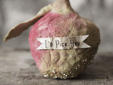 Laden Sie das Bild in den Galerie-Viewer, Spun Cotton Ornament Apple