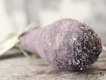 Laden Sie das Bild in den Galerie-Viewer, Spun Cotton Ornament Eggplant