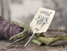 Laden Sie das Bild in den Galerie-Viewer, Spun Cotton Ornament Eggplant