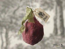 Laden Sie das Bild in den Galerie-Viewer, Spun Cotton Ornament Fig