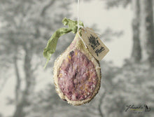 Laden Sie das Bild in den Galerie-Viewer, Spun Cotton Ornament Fig