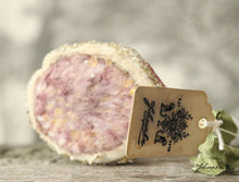 Laden Sie das Bild in den Galerie-Viewer, Spun Cotton Ornament Fig