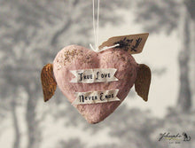 Laden Sie das Bild in den Galerie-Viewer, Spun Cotton Ornament Winged Heart