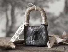 Laden Sie das Bild in den Galerie-Viewer, Key &amp; Lock Set of 2 Spun Cotton Ornaments Silver