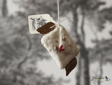 Laden Sie das Bild in den Galerie-Viewer, Spun Cotton Ornament Winged Love Letter Bridesmaid