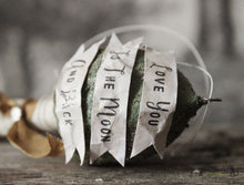 Laden Sie das Bild in den Galerie-Viewer, Spun Cotton Ornament Green Mushroom &quot;Love&quot;