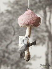 Laden Sie das Bild in den Galerie-Viewer, Spun Cotton Ornament Pink Mushroom &quot;Liebe&quot; with Owl