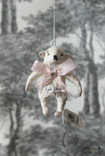 Laden Sie das Bild in den Galerie-Viewer, Spun Cotton Ornament Polar Bear &quot;True Love&quot;