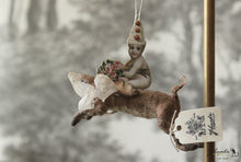 Laden Sie das Bild in den Galerie-Viewer, Spun Cotton Ornament  Jumping Hare with Baby