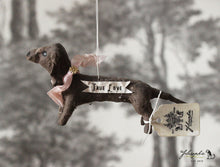 Laden Sie das Bild in den Galerie-Viewer, Spun Cotton Ornament Dachshund &quot;True Love&quot;