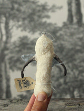 Laden Sie das Bild in den Galerie-Viewer, Spun Cotton Winter Ornament Snowman &quot;Snow&quot;