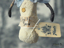 Laden Sie das Bild in den Galerie-Viewer, Spun Cotton Winter Ornament Snowman &quot;Snow&quot;