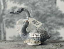 Laden Sie das Bild in den Galerie-Viewer, Grey Swan Spun Cotton Figurine