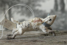 Laden Sie das Bild in den Galerie-Viewer, Spun Cotton Ornament  Jumping Hare with Spots