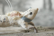 Laden Sie das Bild in den Galerie-Viewer, Spun Cotton Ornament  Jumping Hare with Spots