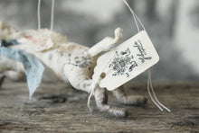 Laden Sie das Bild in den Galerie-Viewer, Spun Cotton Ornament  Jumping Hare with Spots